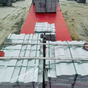 遂宁 芝麻白仿形加直形路沿石出货日常