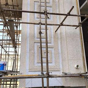 遂宁 黄金麻花岗岩别墅外墙干挂回纹造型效果