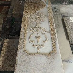 遂宁 黄金麻花岗岩异形加工雕刻栏杆大柱