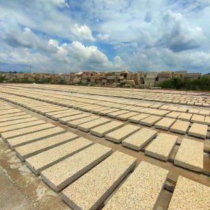 遂宁 黄金麻花岗岩荔枝面地铺石防护中