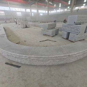 遂宁 芝麻白异形坐凳，自然面光面弧形加工