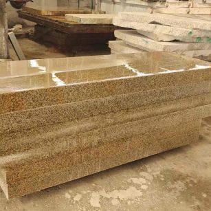 遂宁 黄金麻栏杆料半成品加工中