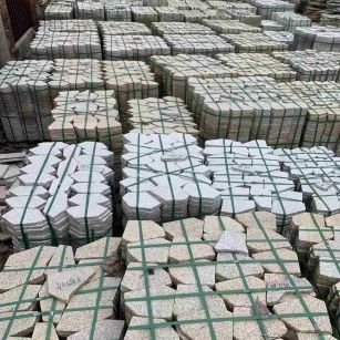 遂宁 黄金麻白麻花岗岩荔枝面地铺石(冰裂纹)