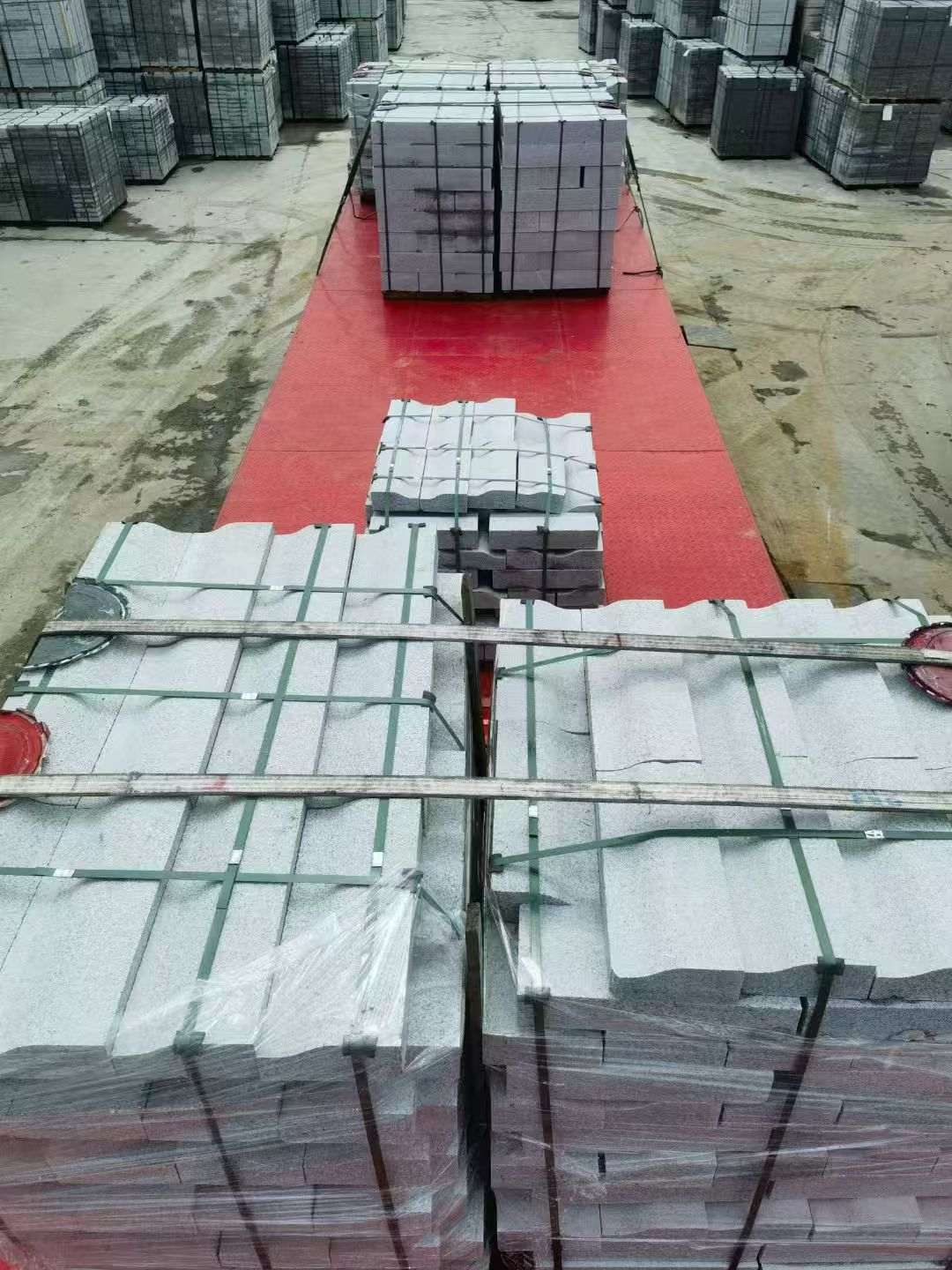 遂宁 芝麻白仿形加直形路沿石出货日常