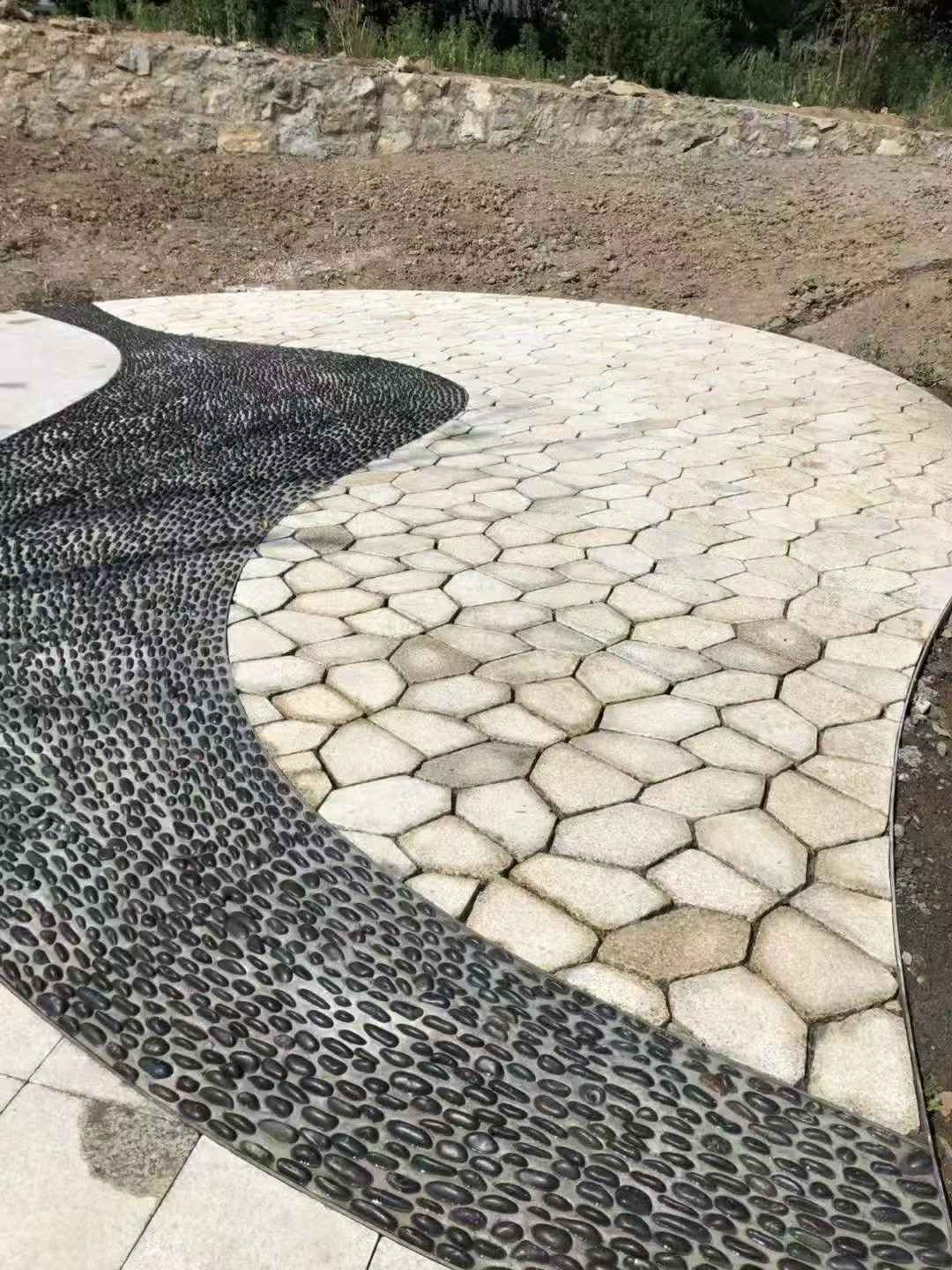 遂宁 黄金麻冰裂纹地铺石工地铺装案例