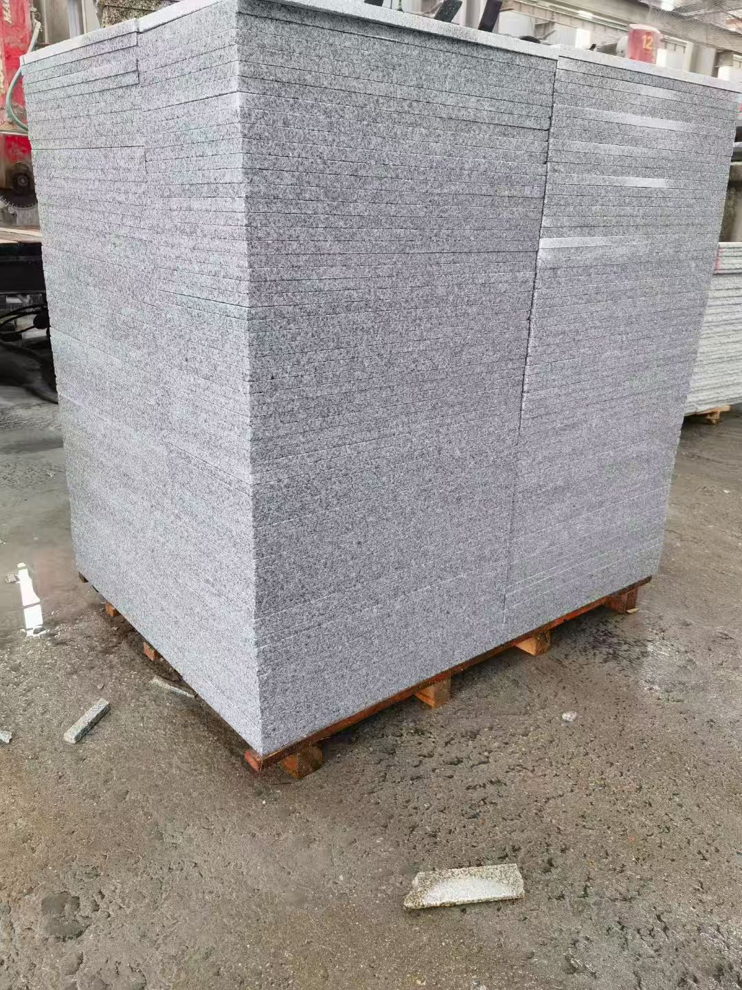 遂宁 芝麻白火烧面1.8厚300*600地铺石，尺寸标准，厚薄均匀