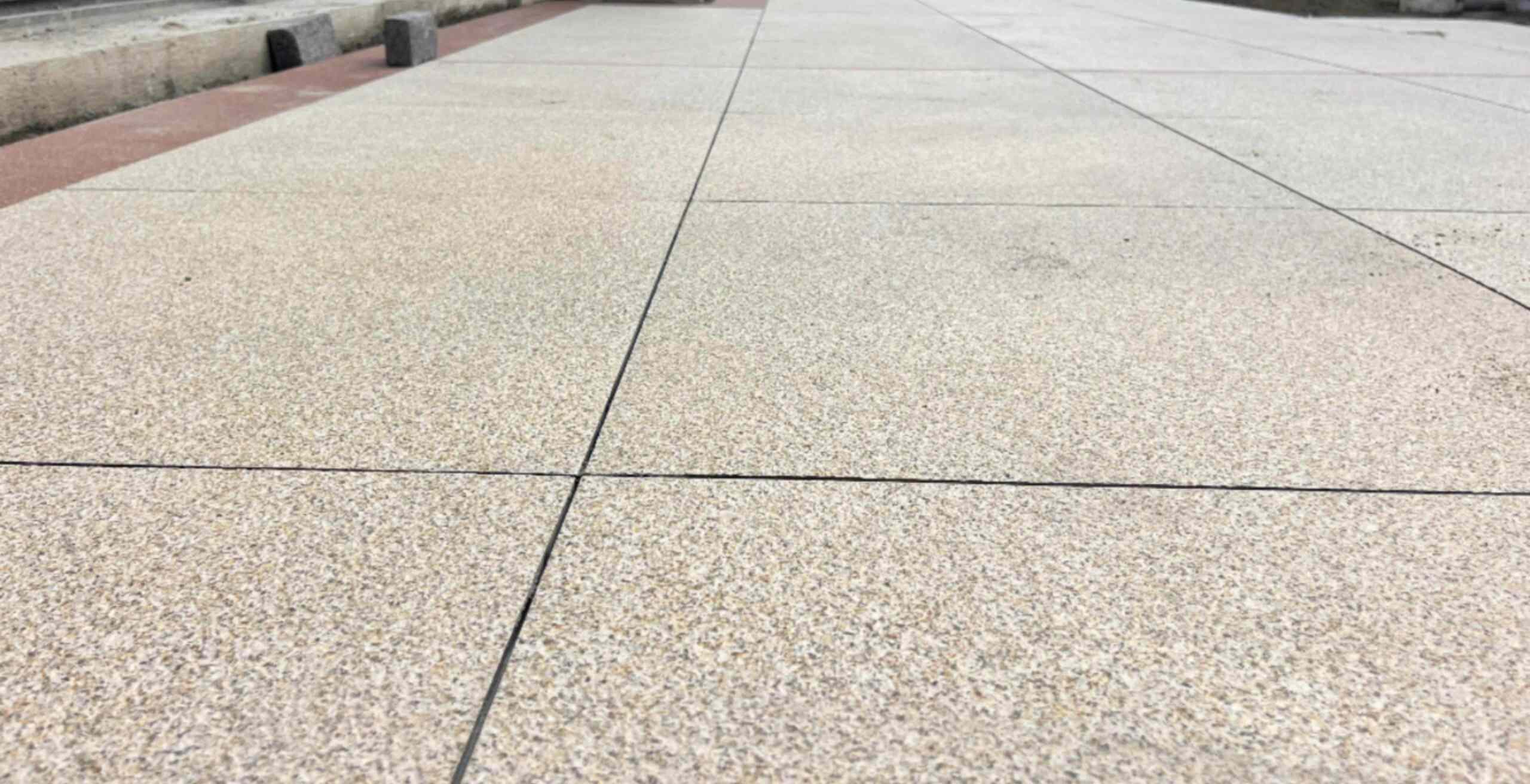 遂宁 黄金麻花岗岩石板材荔枝面地面铺装效果