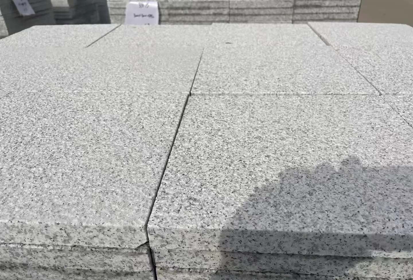 遂宁 白麻花岗岩石材推荐 荔枝面地铺石