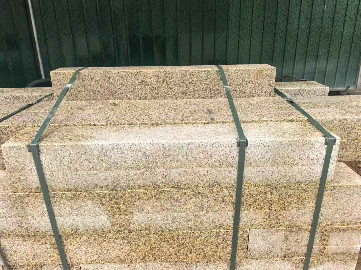 遂宁 黄金麻花岗岩石材机切面栏杆料半成品