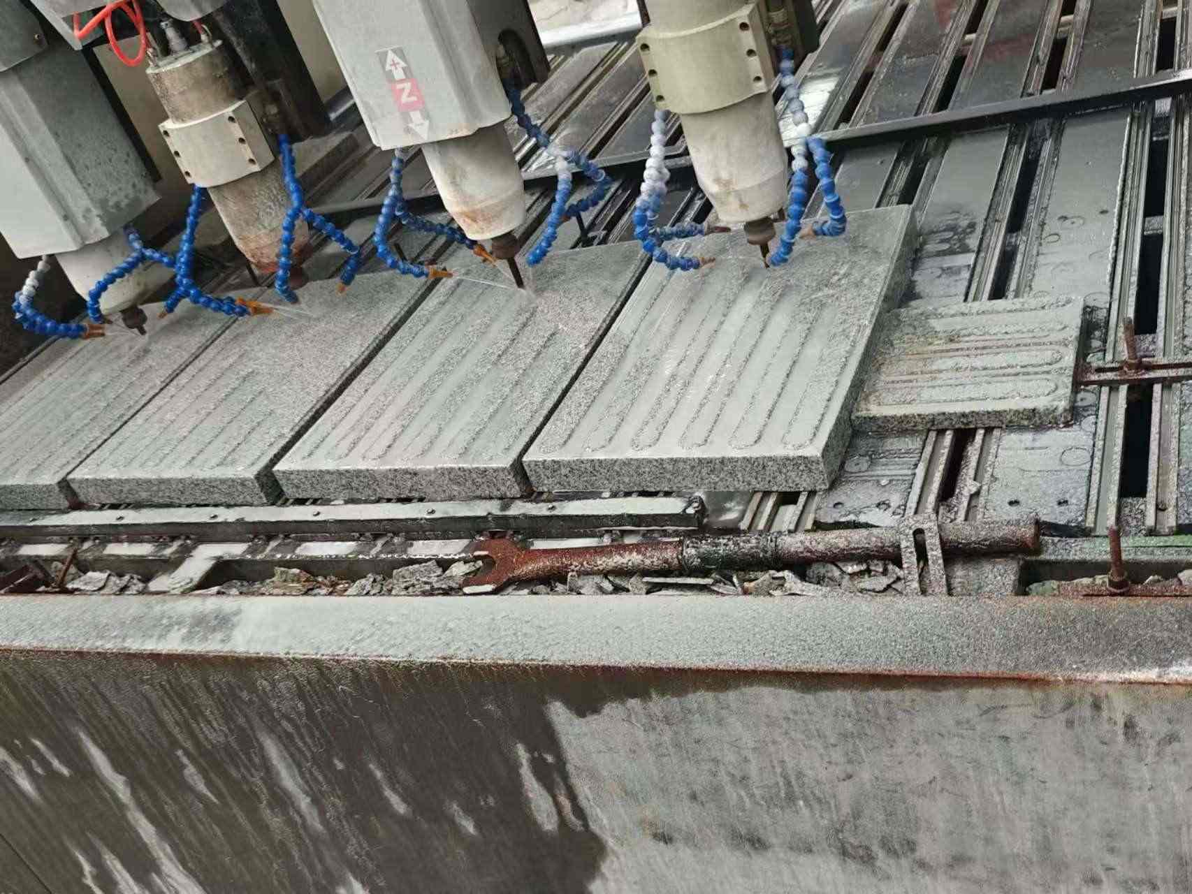 遂宁 芝麻白花岗岩荔枝面盲道雕刻