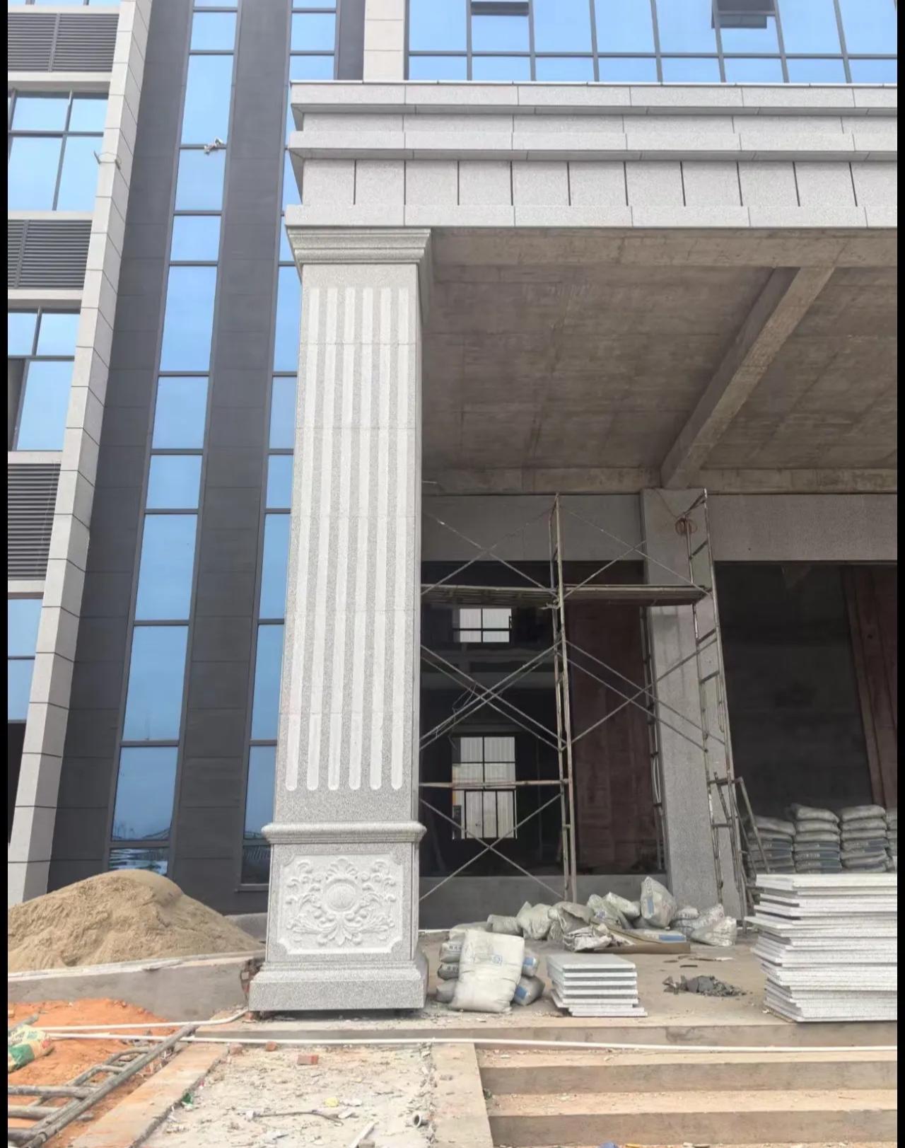 遂宁 芝麻白光面花岗岩门楼大柱（罗马柱）配雕花底座