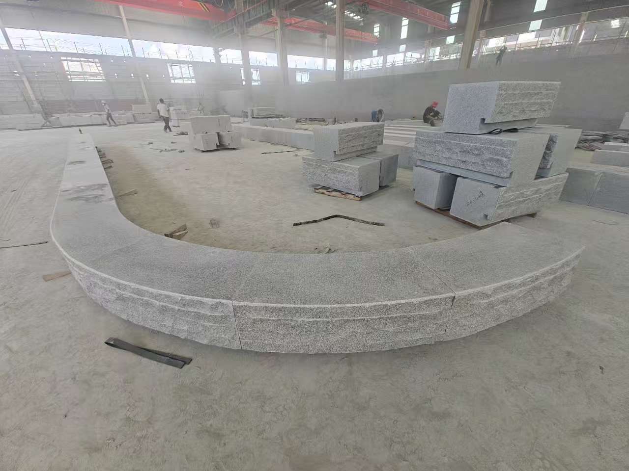 遂宁 芝麻白异形坐凳，自然面光面弧形加工