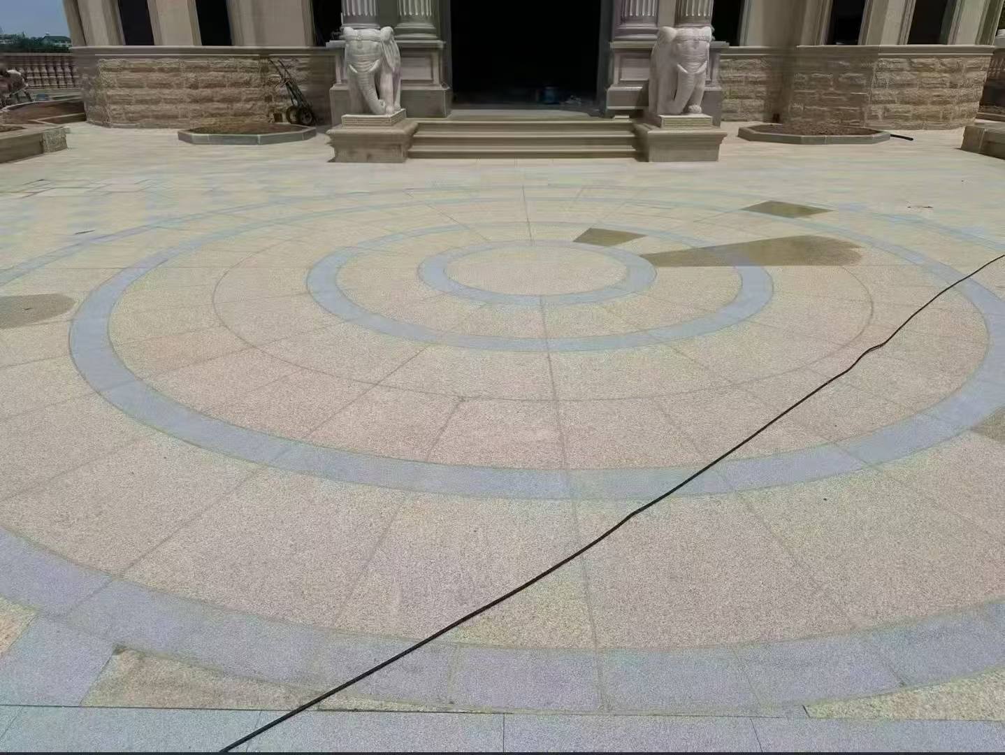 遂宁 黄金麻芝麻灰花岗岩石材地铺拼接效果