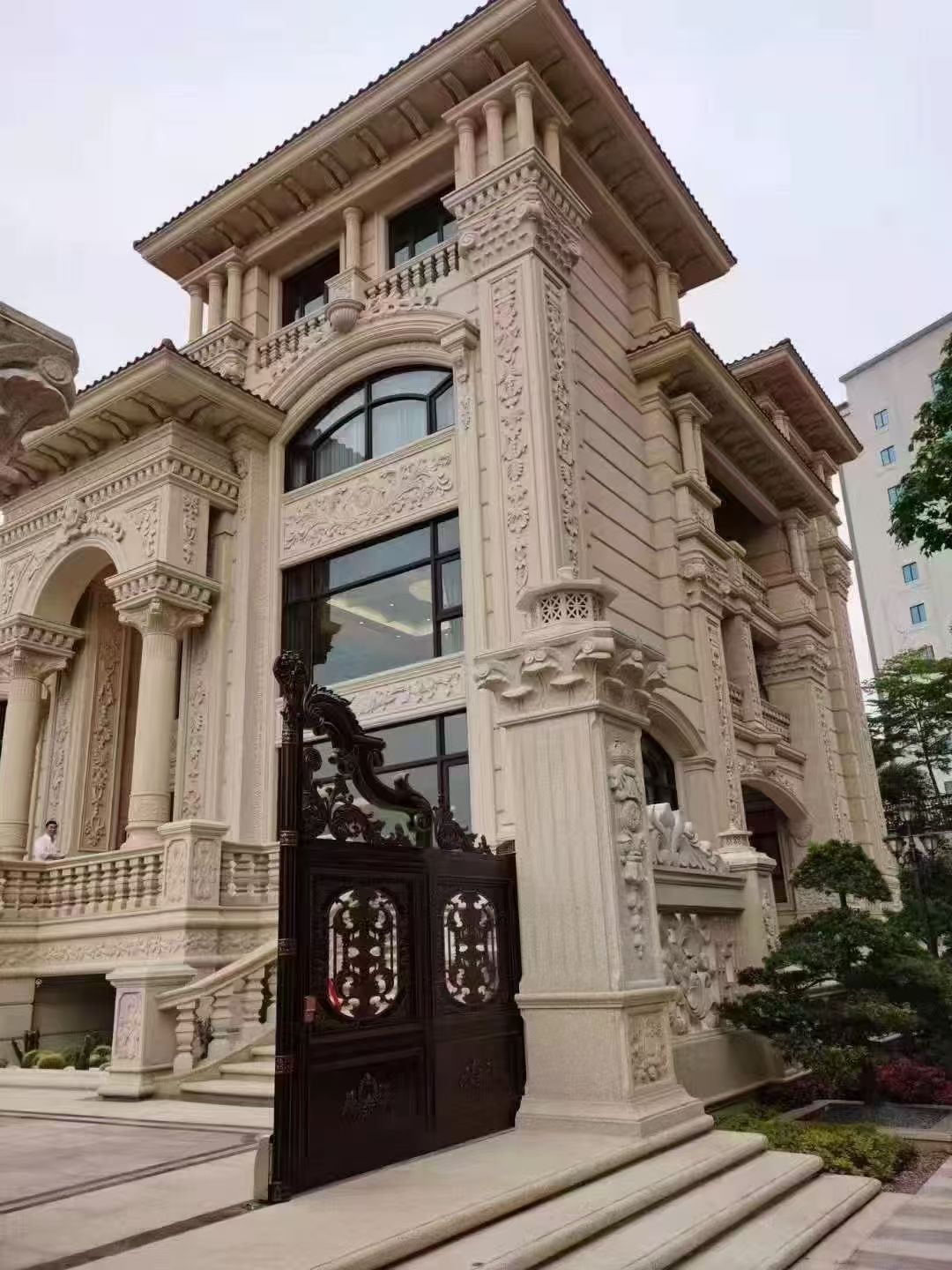 遂宁 黄金麻花岗岩别墅外墙干挂效果展示