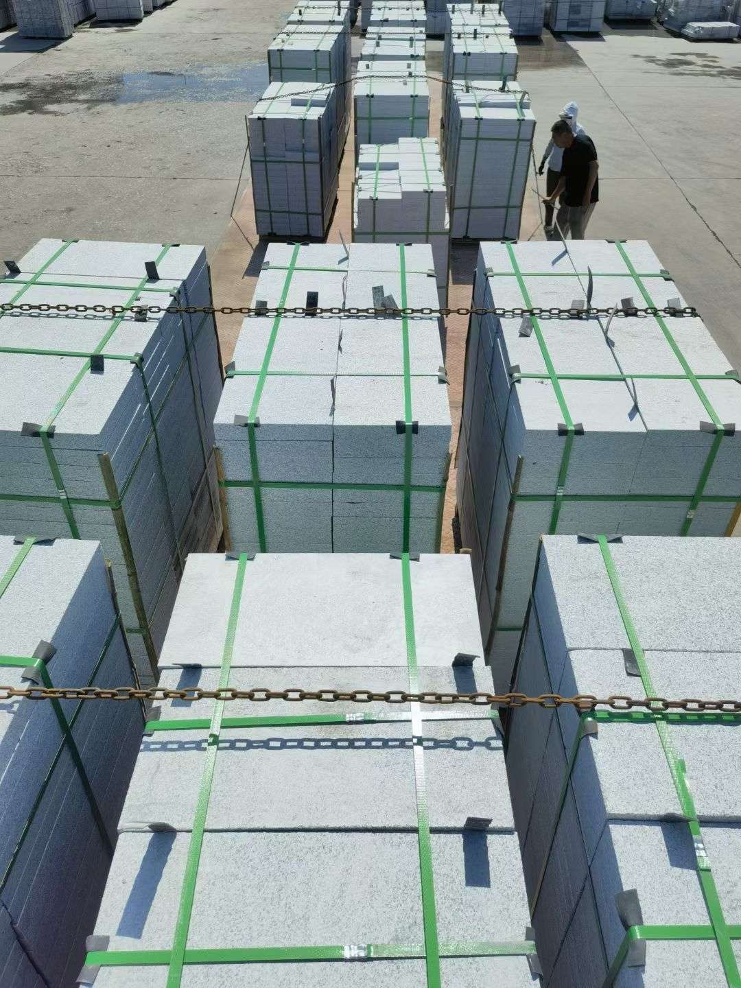 遂宁 芝麻白花岗岩5公分地铺石 花岗岩厂家工厂装车日常