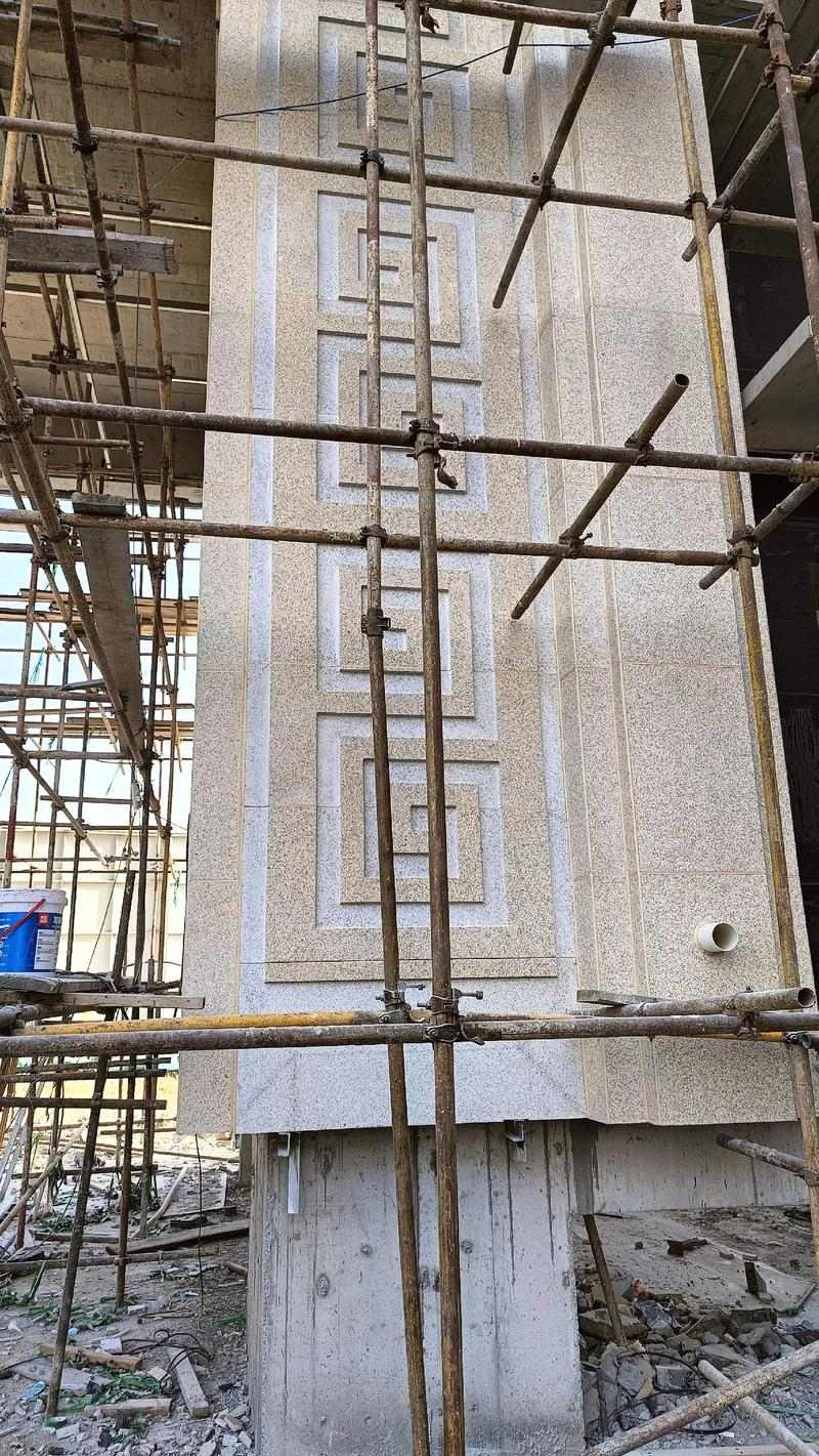 遂宁 黄金麻花岗岩别墅外墙干挂回纹造型效果