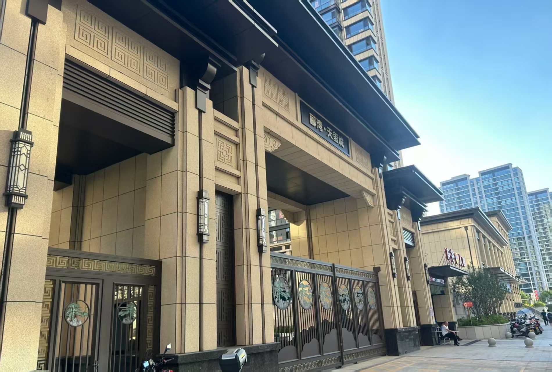 遂宁 黄金麻花岗岩荔枝面小区门楼外墙干挂