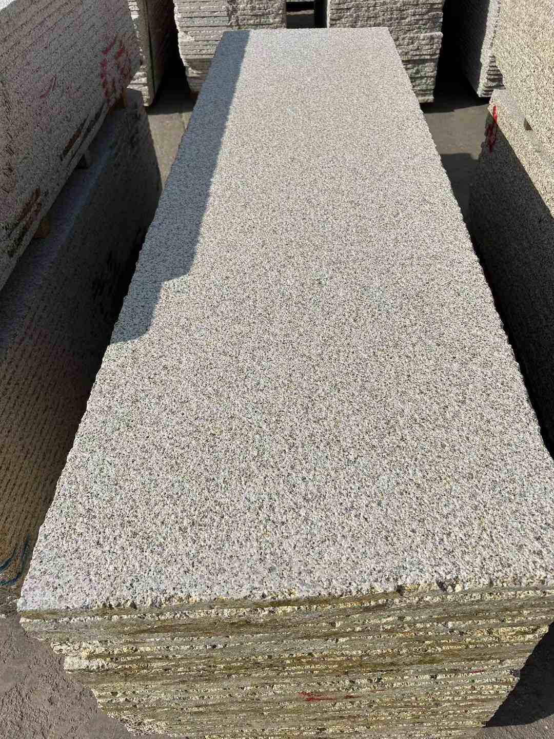 遂宁 黄金麻花岗岩荔枝面毛板，半成品