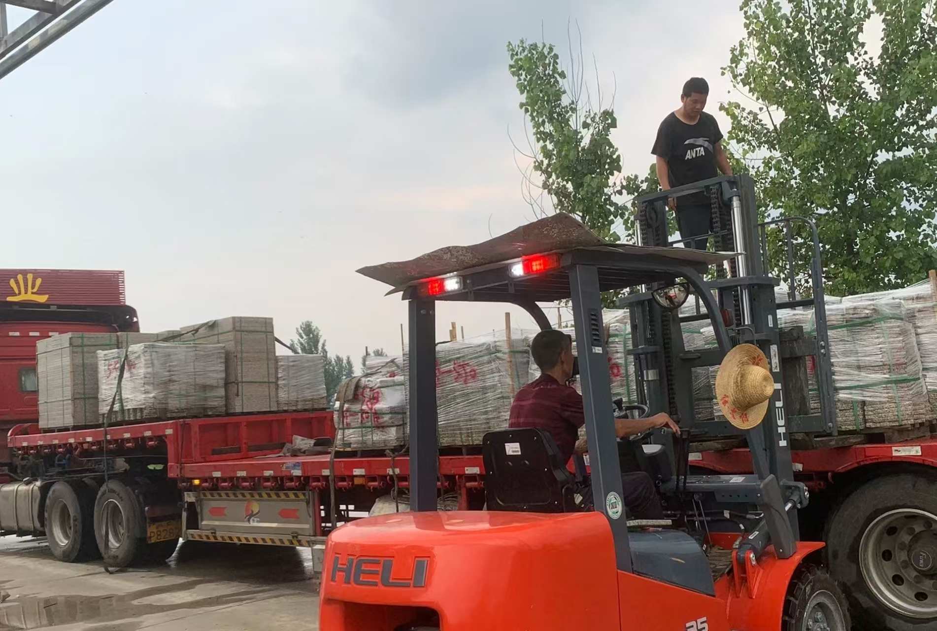 遂宁 黄金麻冰裂纹，地铺石装车