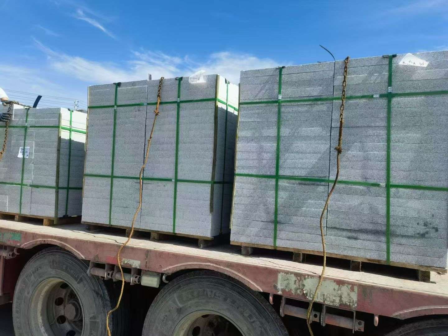 遂宁 芝麻白花岗岩地铺石装车日常