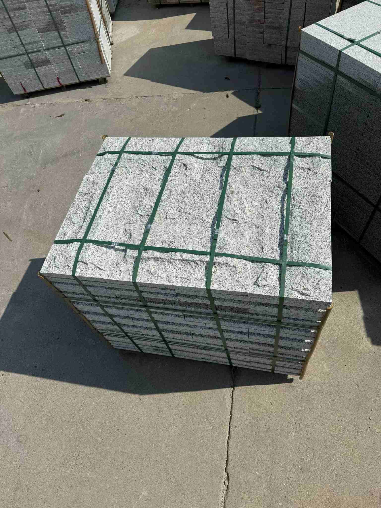 遂宁 白麻花岗岩石材自然面蘑菇石成品